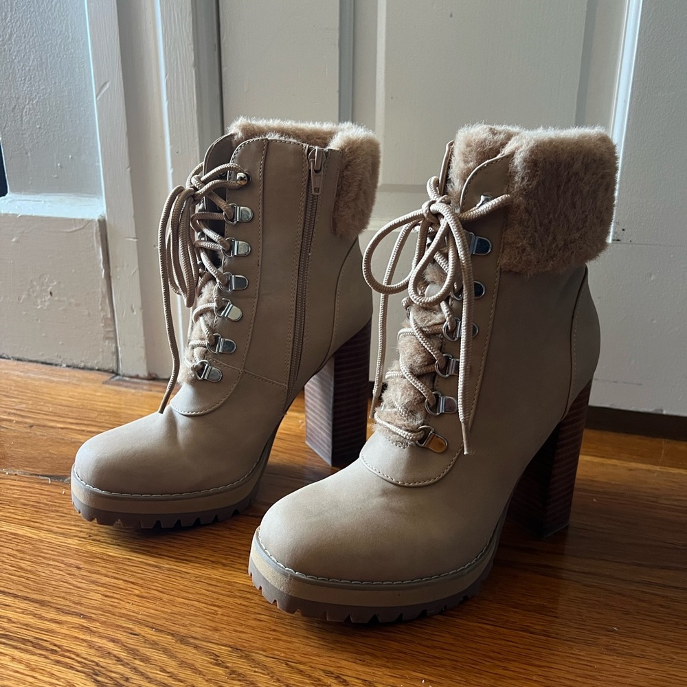 Steve Madden laced up faux fur accent winter heels, size 7.5